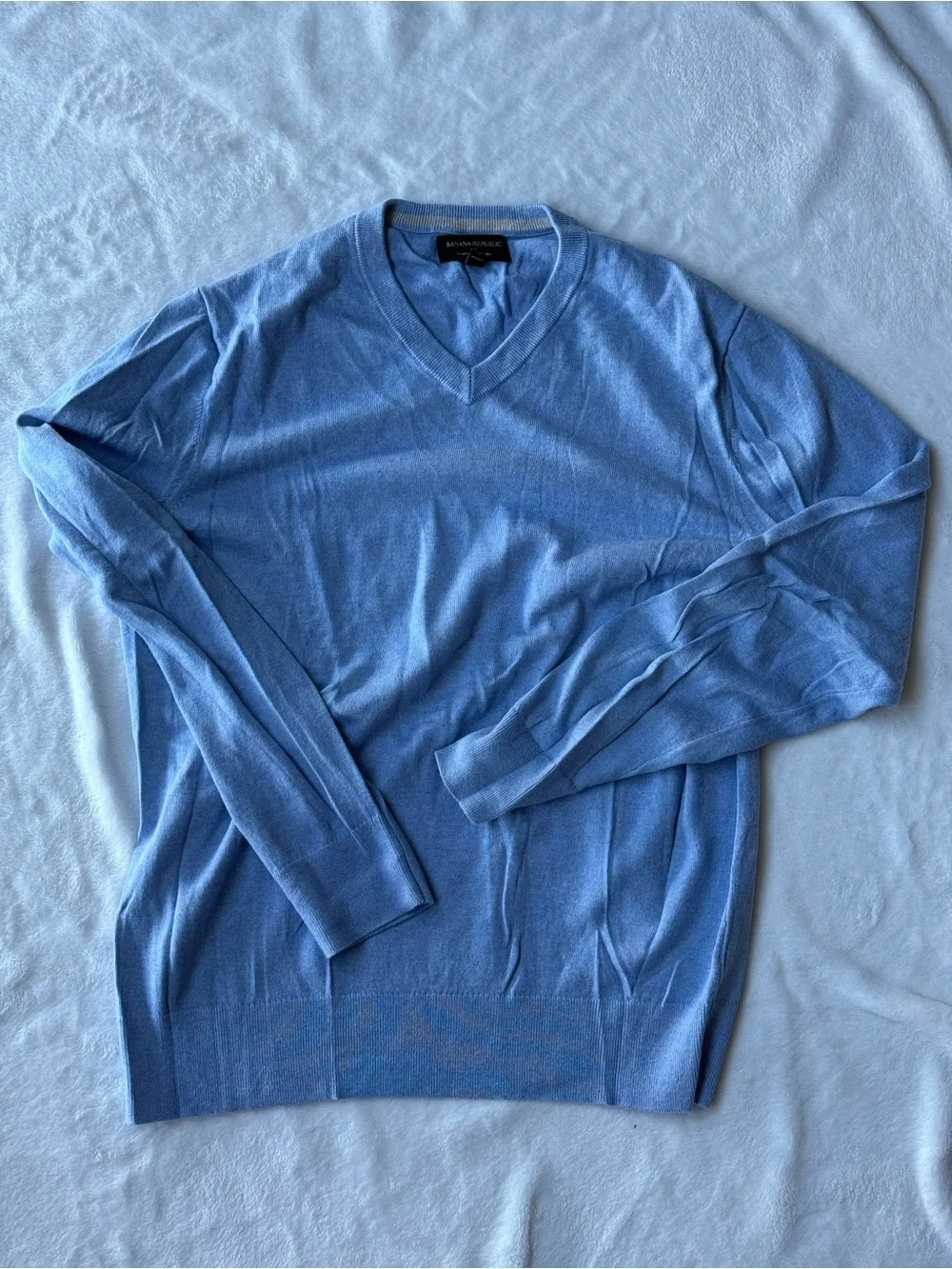 Banana Republic Men's Sky Blue V-Neck Sweater